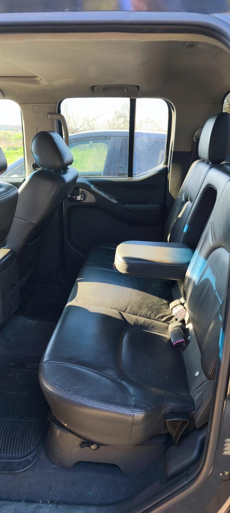 Nissan Navara 2.5dCI 4WD, снимка 10 - Автомобили и джипове - 55365906