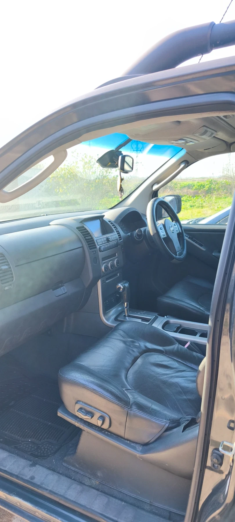 Nissan Navara 2.5dCI 4WD, снимка 5 - Автомобили и джипове - 55365906