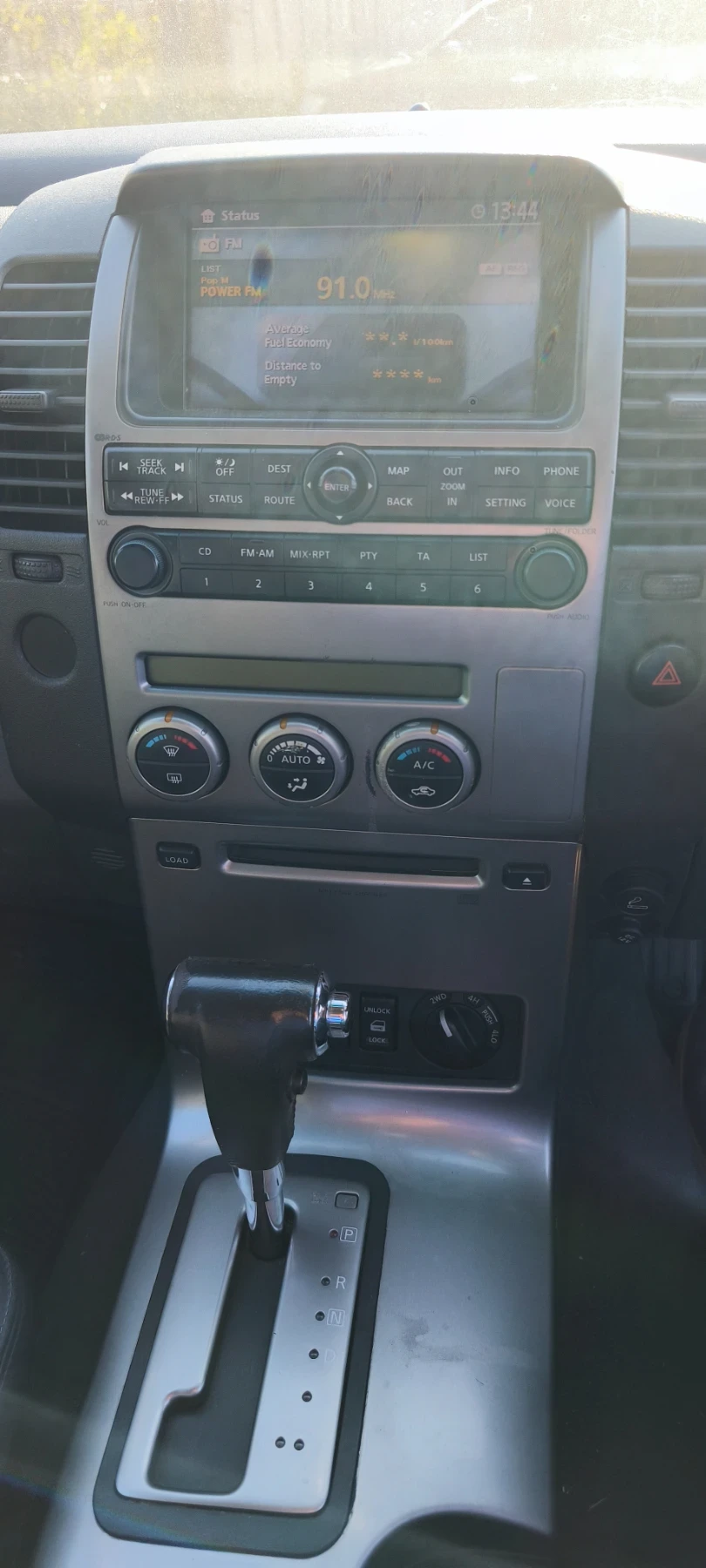 Nissan Navara 2.5dCI 4WD, снимка 13 - Автомобили и джипове - 55365906