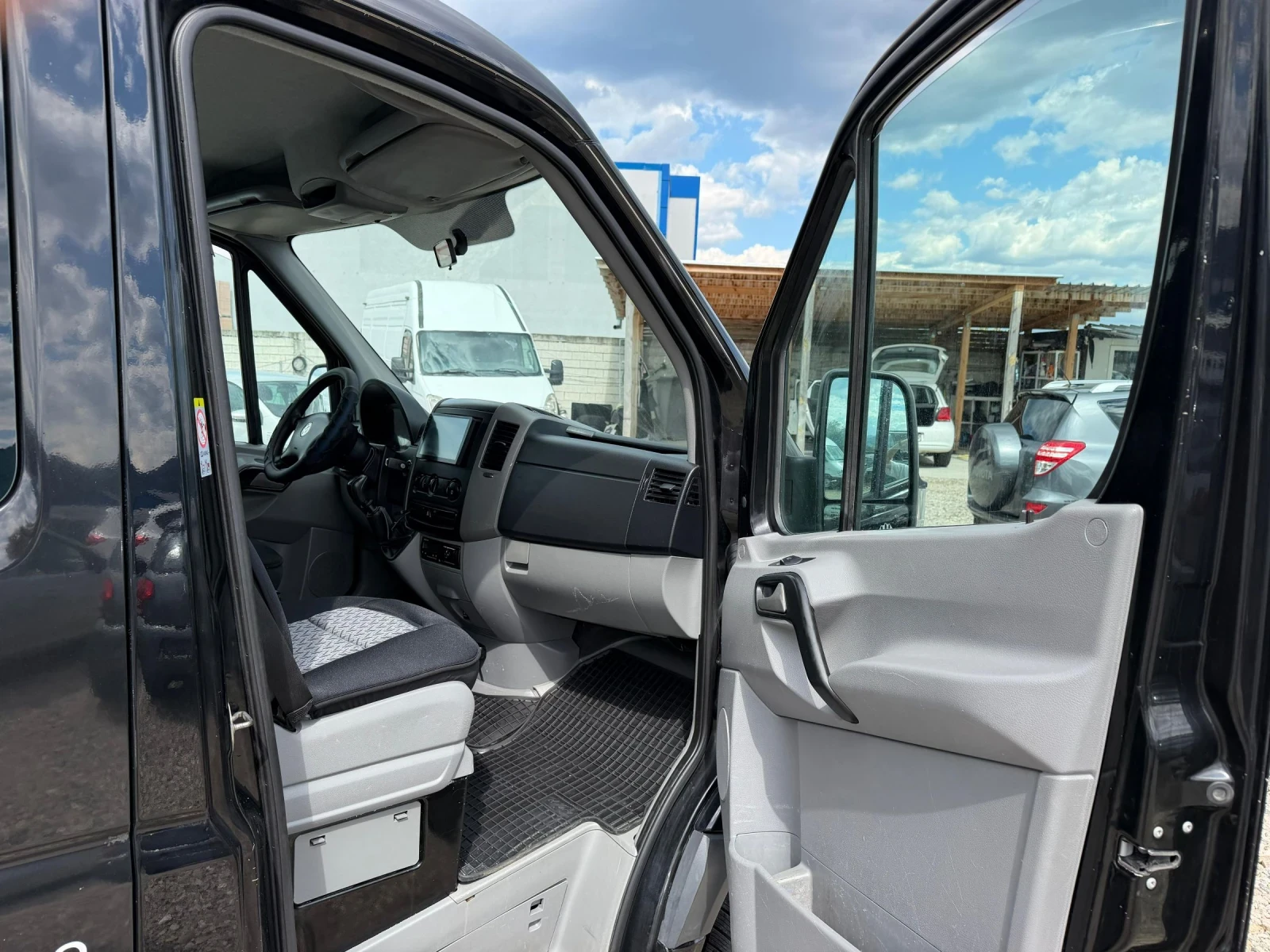 VW Crafter 2.5TDI 110K.S 6s.k NAVI ������.. | Mobile.bg � ����������� 9