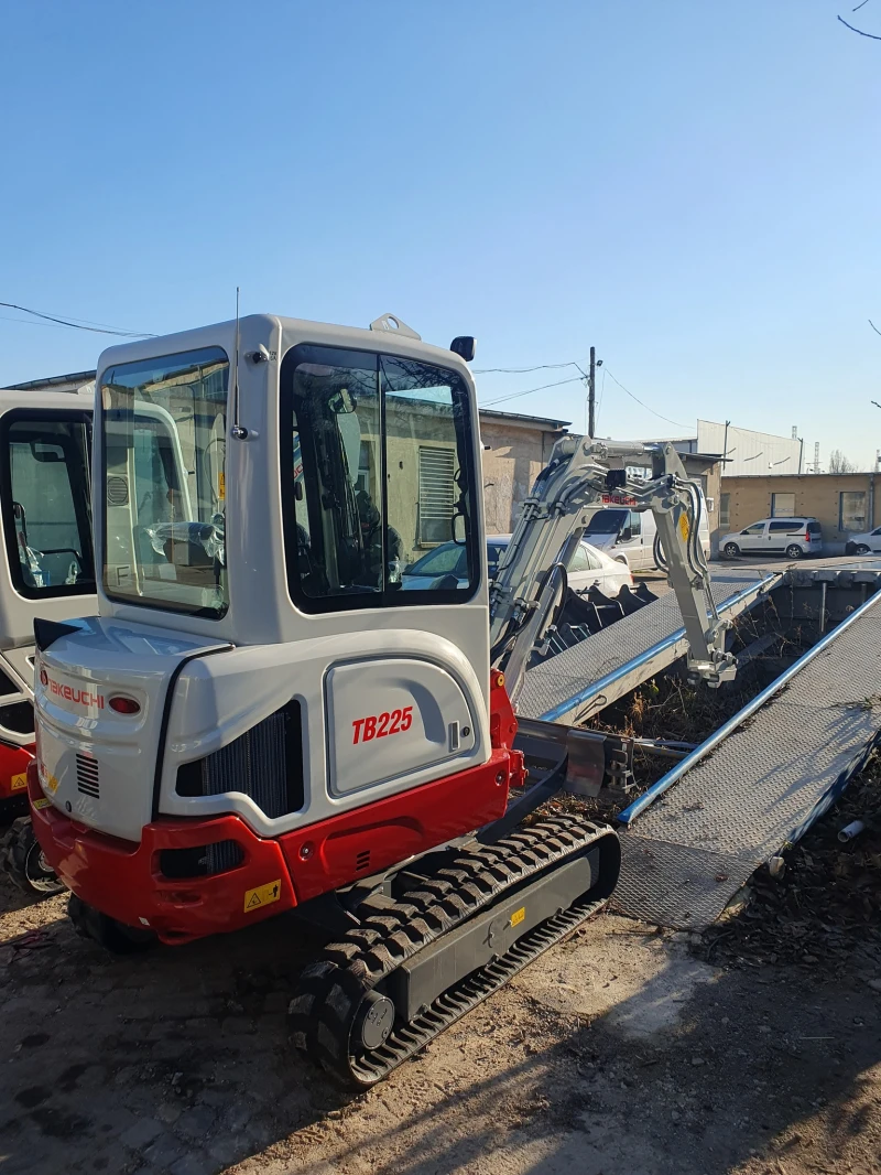 Багер Takeuchi TB225, снимка 5 - Индустриална техника - 50789615