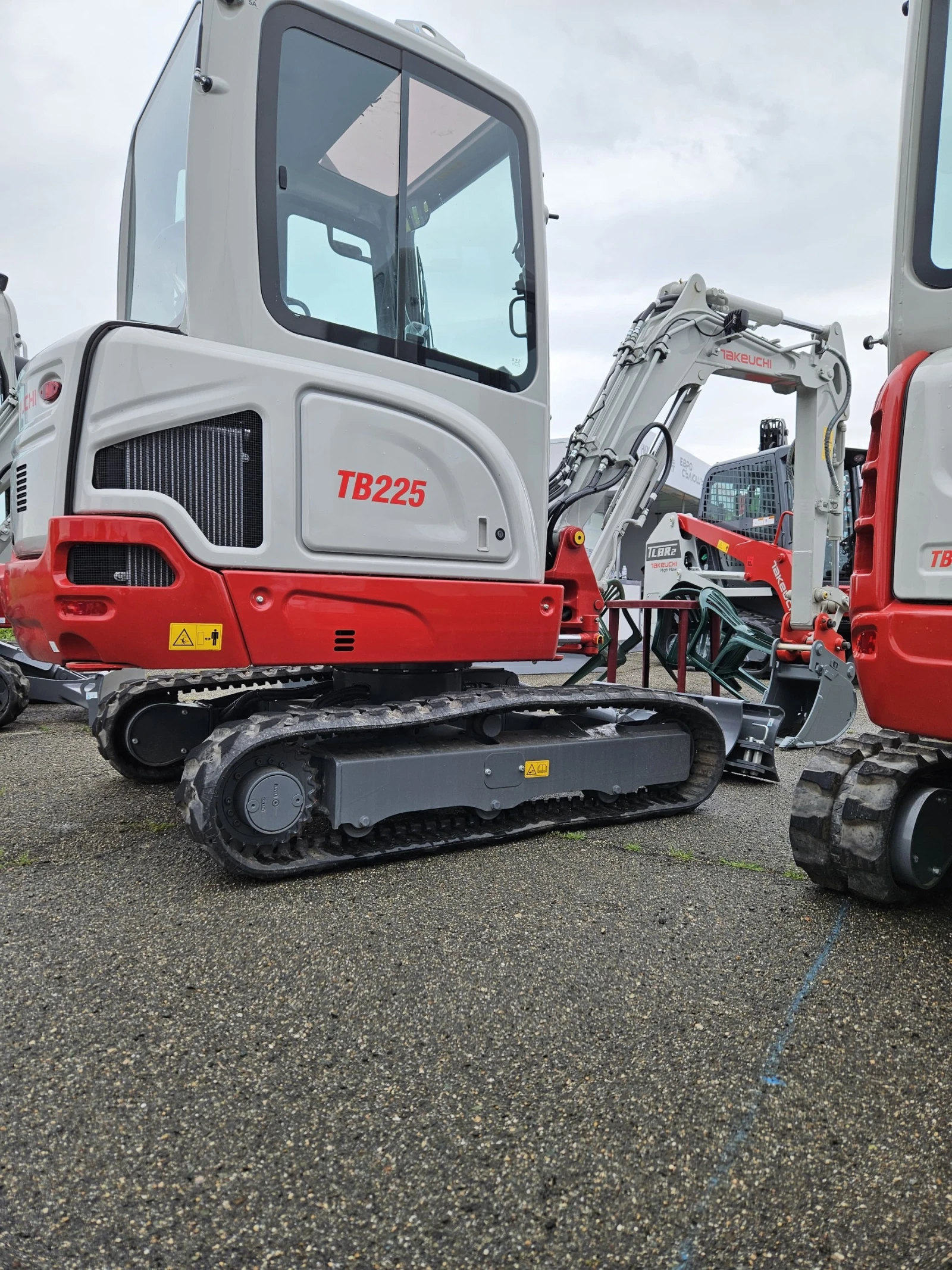 Багер Takeuchi TB225 - изображение 2