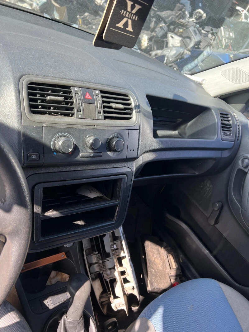 Skoda Fabia 1.4TDI, снимка 7 - Автомобили и джипове - 38381095