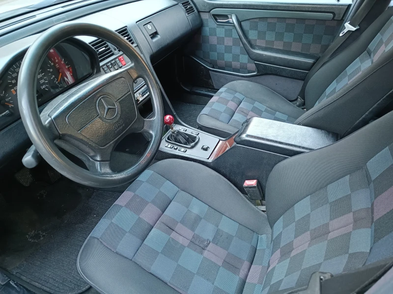 Mercedes-Benz C 180, снимка 9 - Автомобили и джипове - 47866098