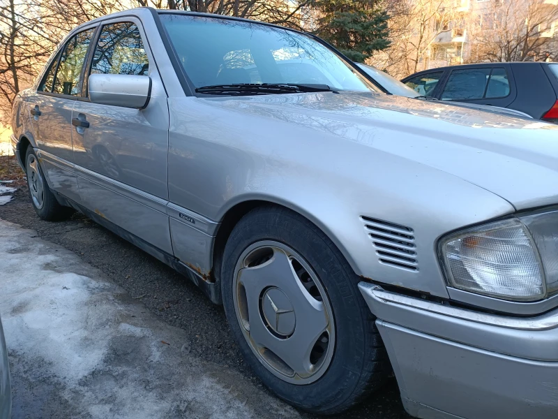 Mercedes-Benz C 180, снимка 12 - Автомобили и джипове - 47866098