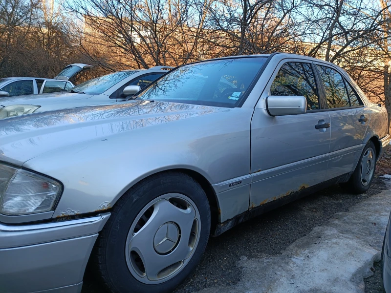 Mercedes-Benz C 180, снимка 11 - Автомобили и джипове - 47866098