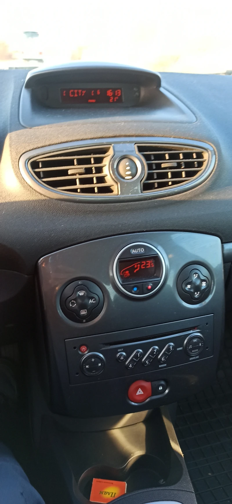 Renault Clio, снимка 4 - Автомобили и джипове - 48668228