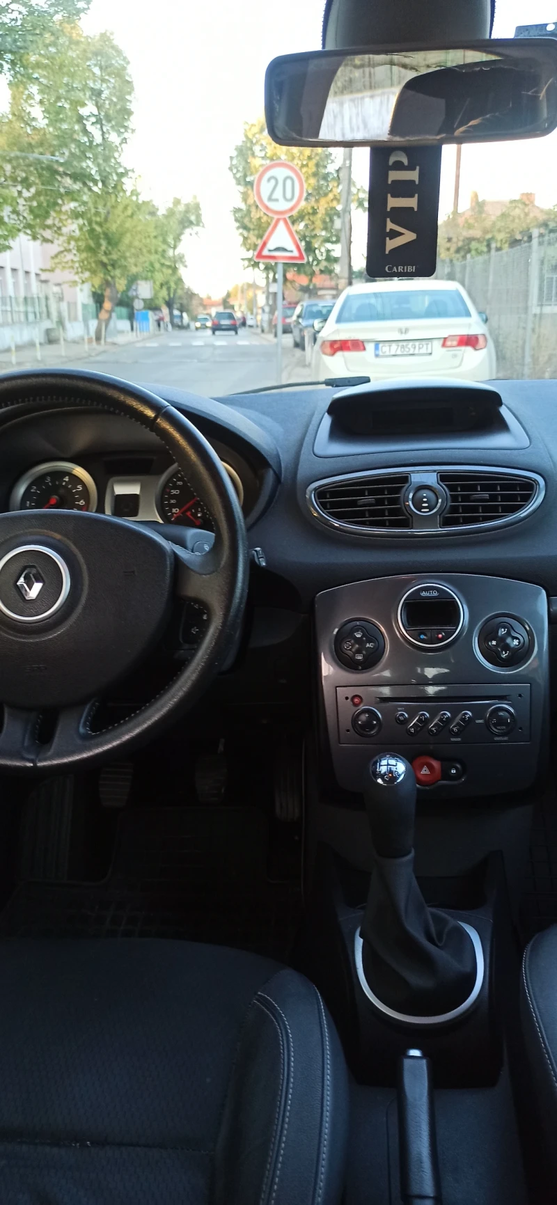 Renault Clio, снимка 11 - Автомобили и джипове - 48668228