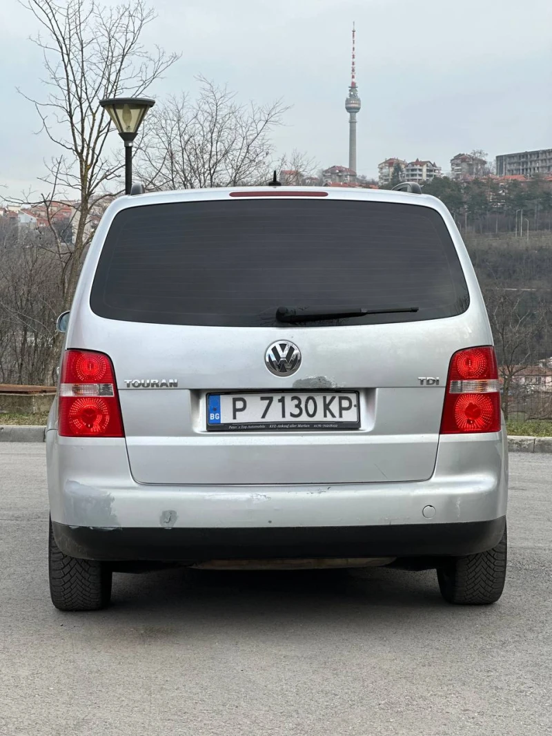 VW Touran, снимка 8 - Автомобили и джипове - 48975965