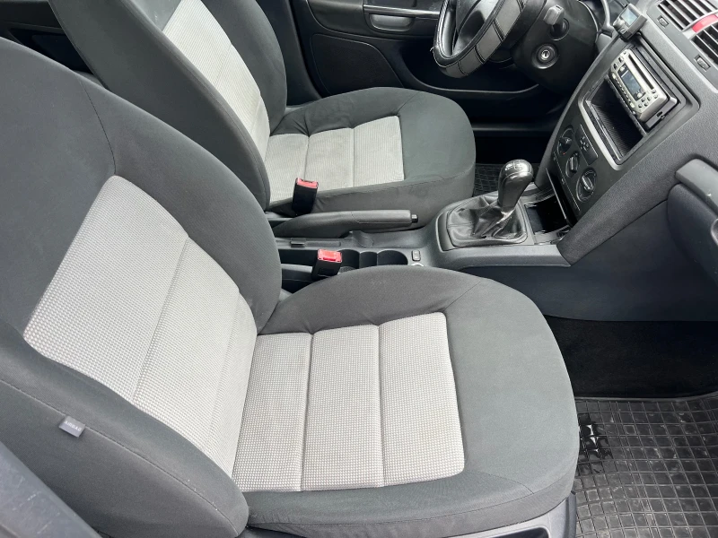 Skoda Octavia 1.6 MPI, снимка 9 - Автомобили и джипове - 52968592