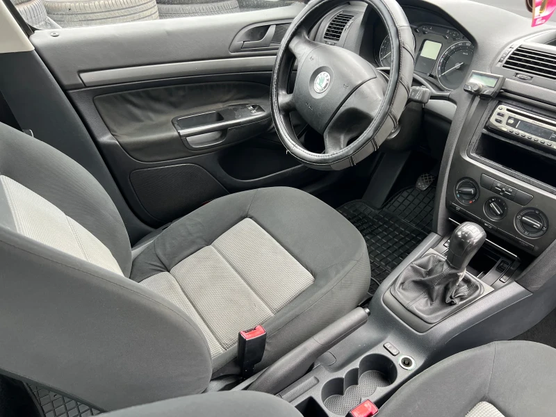 Skoda Octavia 1.6 MPI, снимка 8 - Автомобили и джипове - 52968592
