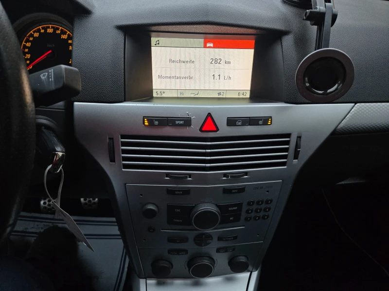 Opel Astra 1.7CDTI Германия Спорт Нави Клима Xenon , снимка 16 - Автомобили и джипове - 53298160