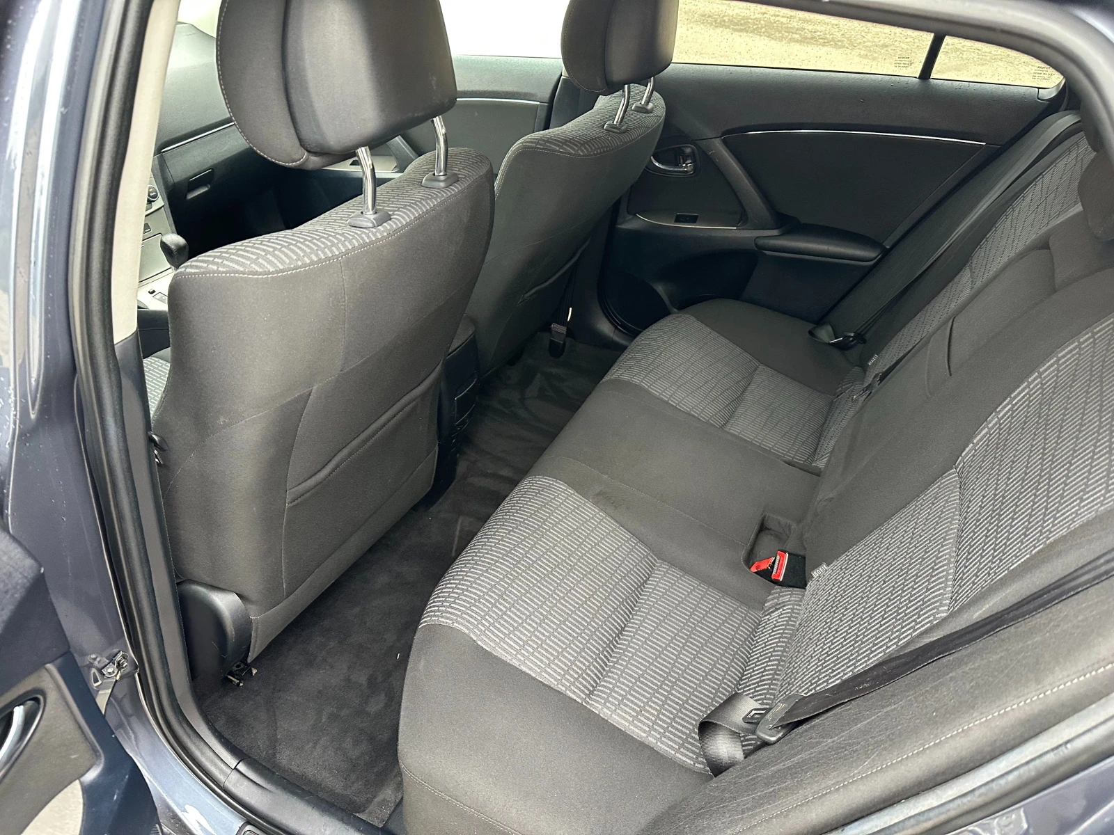 Toyota Avensis 2.2 D-CAT - изображение 10