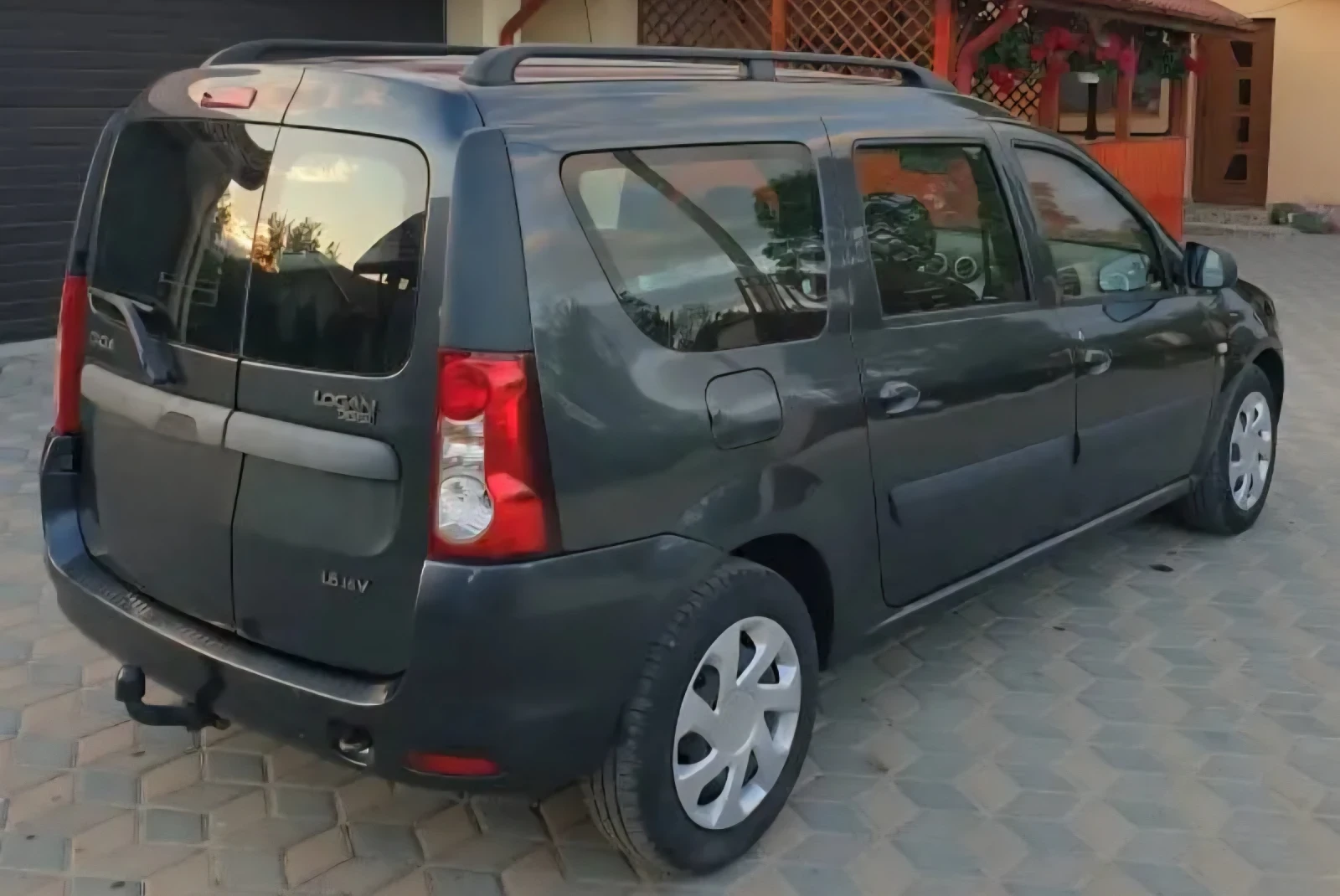 Dacia Logan MCV 1.6 16V 105k.c. 2012 - изображение 2