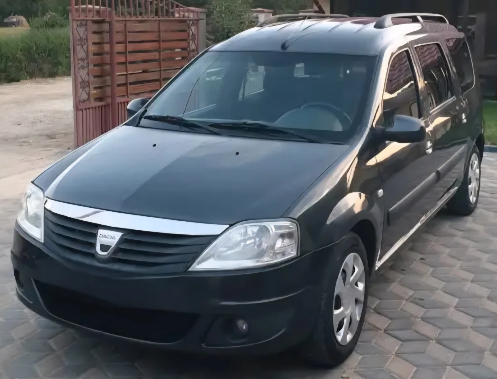 Dacia Logan MCV 1.6 16V 105k.c. 2012 - изображение 5
