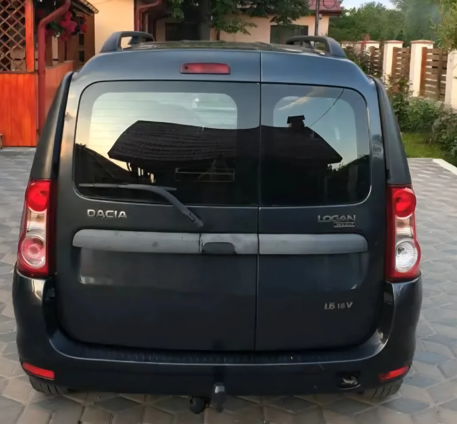 Dacia Logan MCV 1.6 16V 105k.c. 2012 - изображение 3