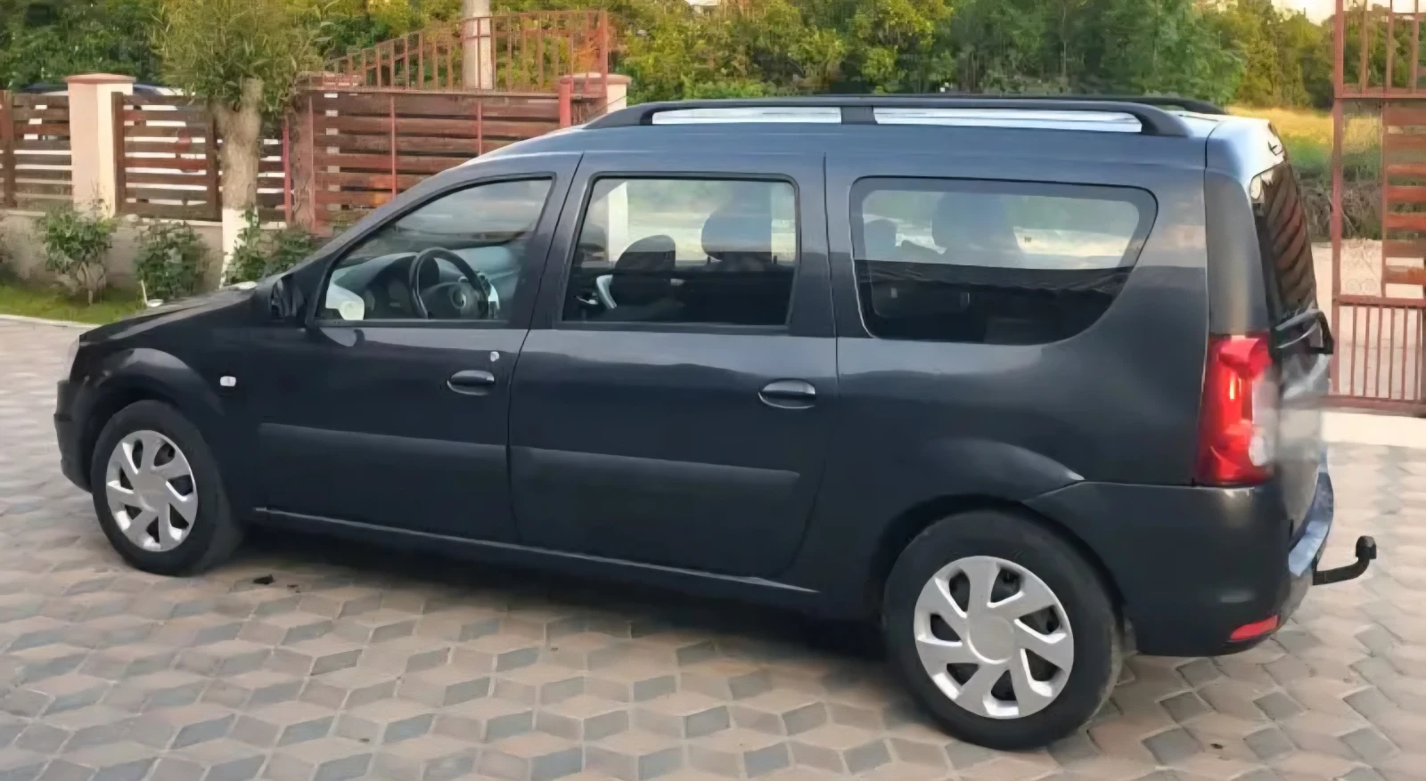 Dacia Logan MCV 1.6 16V 105k.c. 2012 - изображение 4