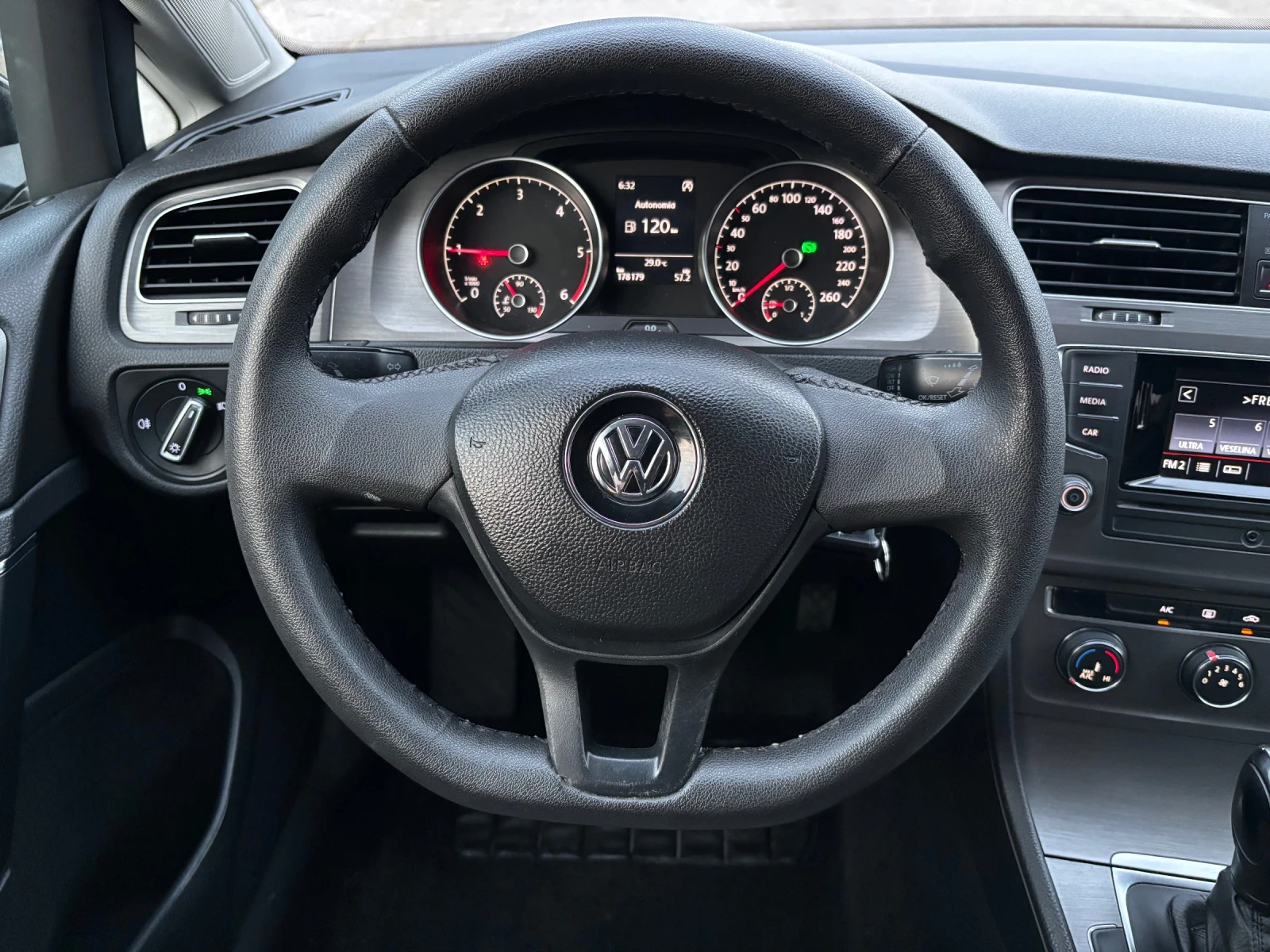 VW Golf 7 /Автоматик / Топ  - изображение 9