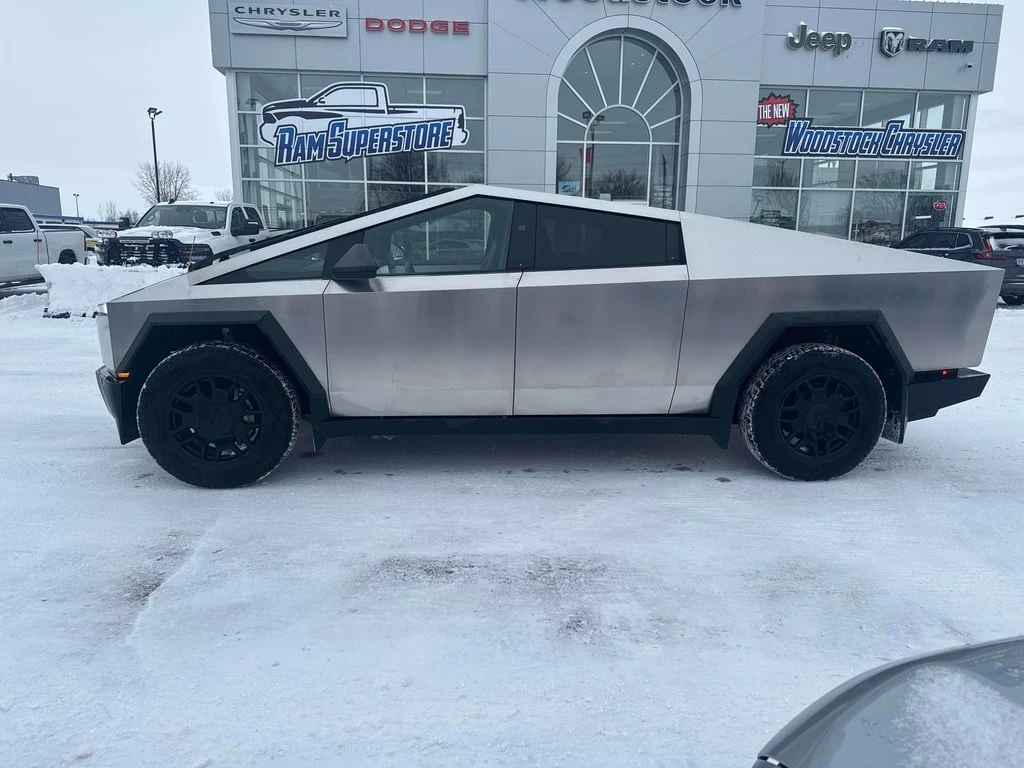 Tesla Cybertruck * AWD * CARFAX * БЕЗ ПЪРВОНАЧАЛНА ВНОСКА - изображение 2