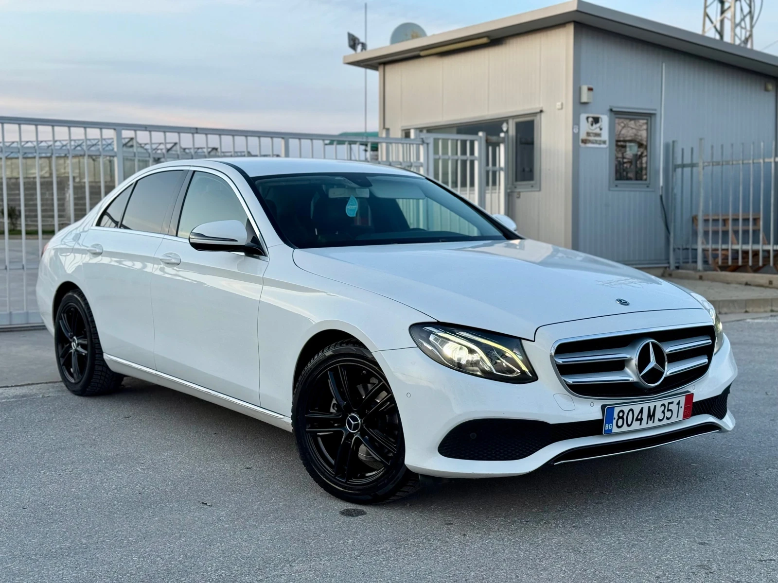 Mercedes-Benz E 220  194кс./ 9G/ BURMESTER/ EURO6B/ CAMERA/ ОТЛИЧЕН, снимка 2 - Автомобили и джипове - 53696665