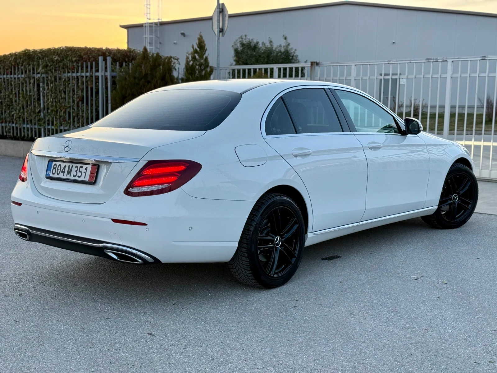 Mercedes-Benz E 220  194кс./ 9G/ BURMESTER/ EURO6B/ CAMERA/ ОТЛИЧЕН, снимка 3 - Автомобили и джипове - 53696665