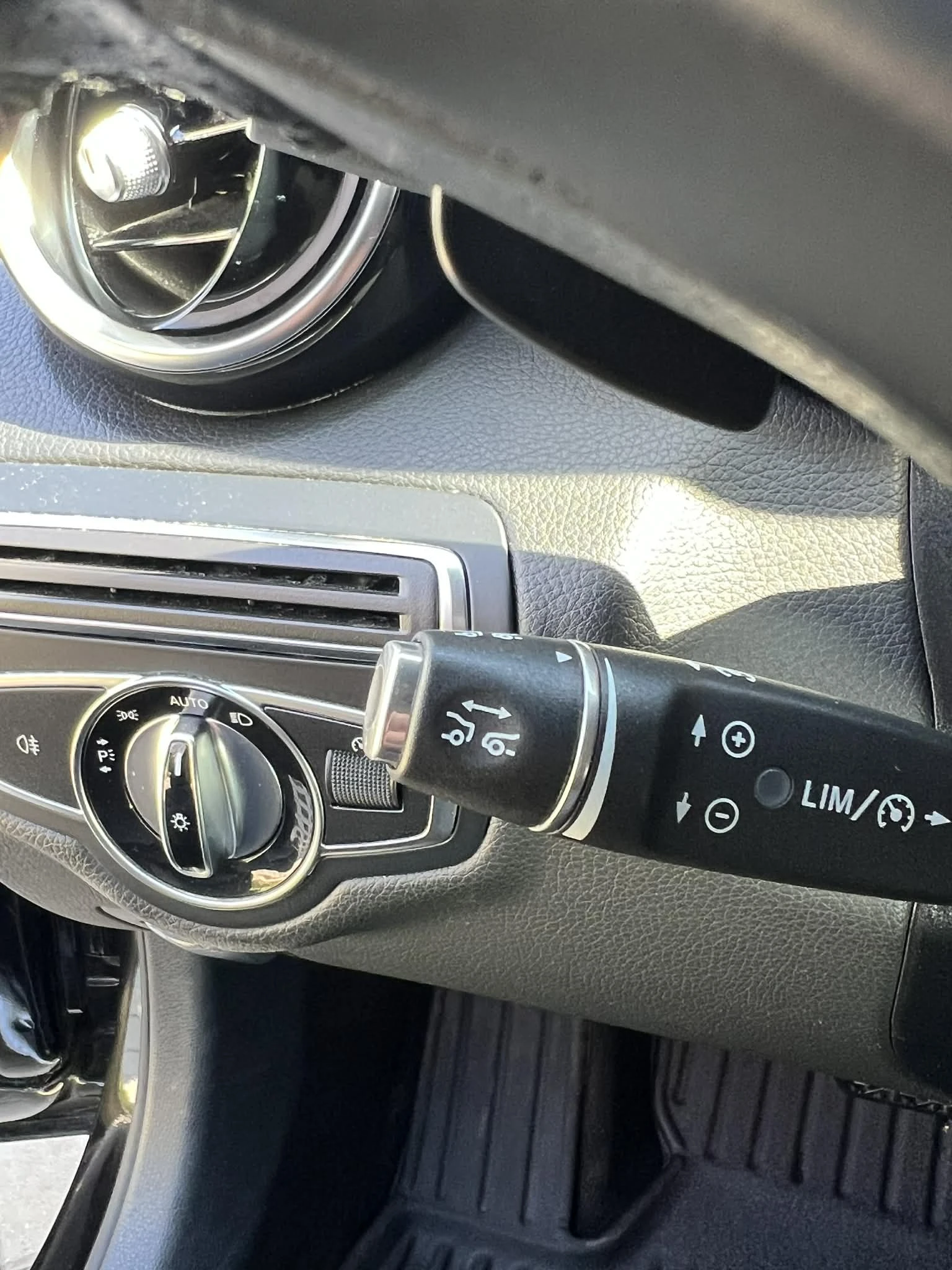 Mercedes-Benz C 220 4Matic Distronic 9G | Сервизна история, снимка 10 - Автомобили и джипове - 53818425