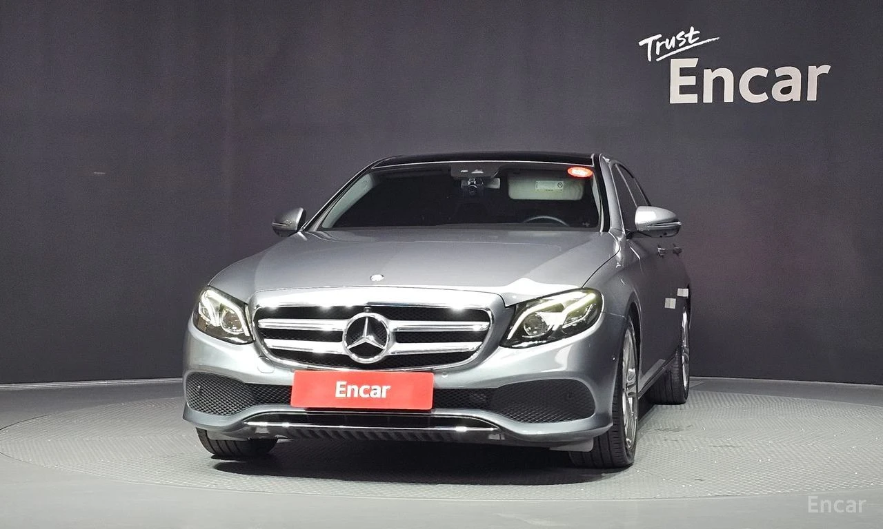 Mercedes-Benz E 300 4MATIC Avantgarde* DIGITAL* 360 CAM* ОБДУХВАНЕ* , снимка 2 - Автомобили и джипове - 55224072