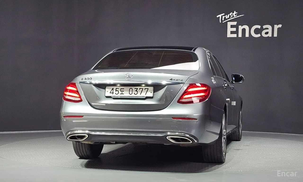 Mercedes-Benz E 300 4MATIC Avantgarde* DIGITAL* 360 CAM* ОБДУХВАНЕ* , снимка 4 - Автомобили и джипове - 55224072