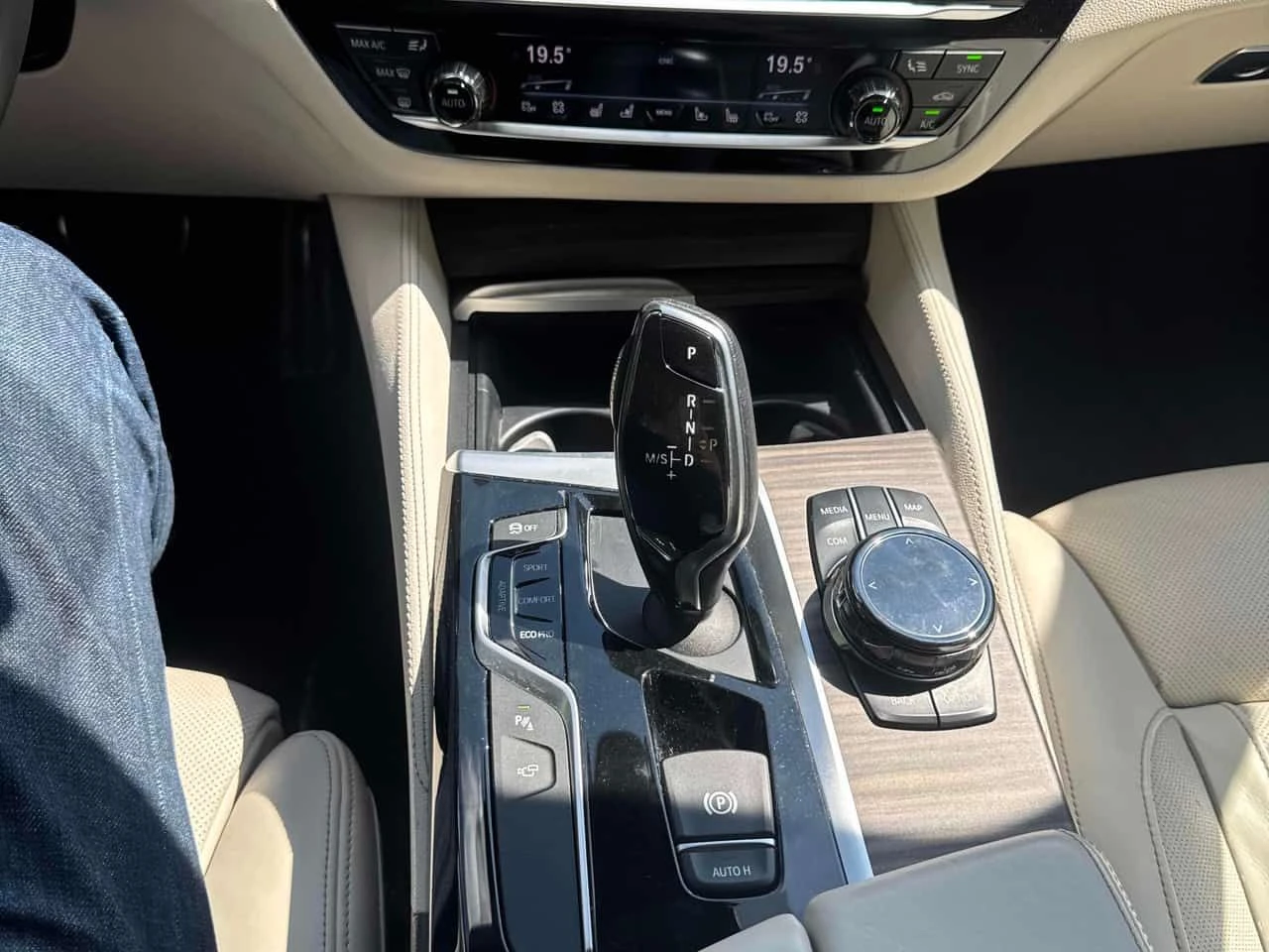 BMW 540 ЛАЗЕРИ * ДИСТРОНИК * МАСАЖИ * ОБДУХВАНЕ, снимка 9 - Автомобили и джипове - 55481528