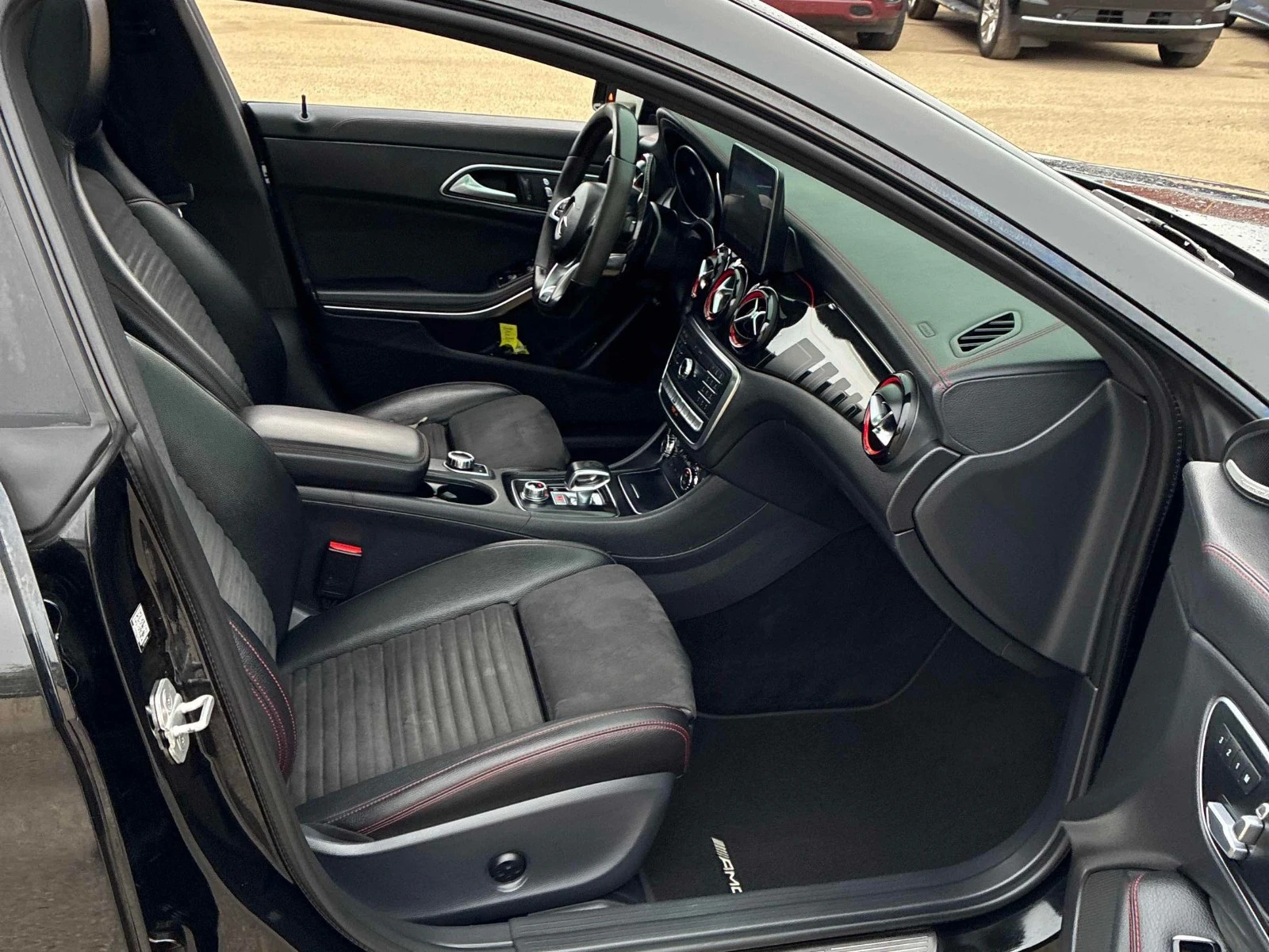 Mercedes-Benz CLA 45 AMG ЦЕНА ДО БЪЛГАРИЯ АВТОКРЕДИТ, снимка 14 - Автомобили и джипове - 55663842
