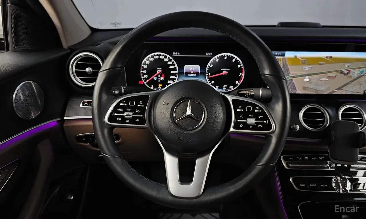 Mercedes-Benz E 300 4MATIC Avnatgarde * ОБДУХВАНЕ * BURMESTER* HEAD-UP, снимка 13 - Автомобили и джипове - 55886182