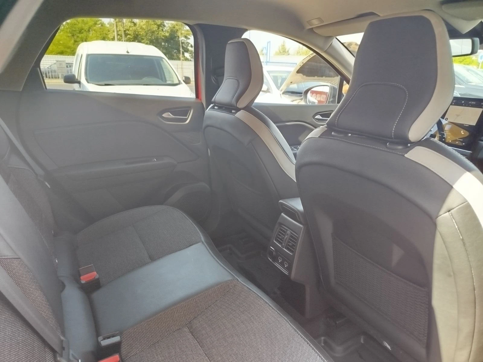 Renault Captur 1.3 TCe/140 к.с., снимка 16 - Автомобили и джипове - 55914427