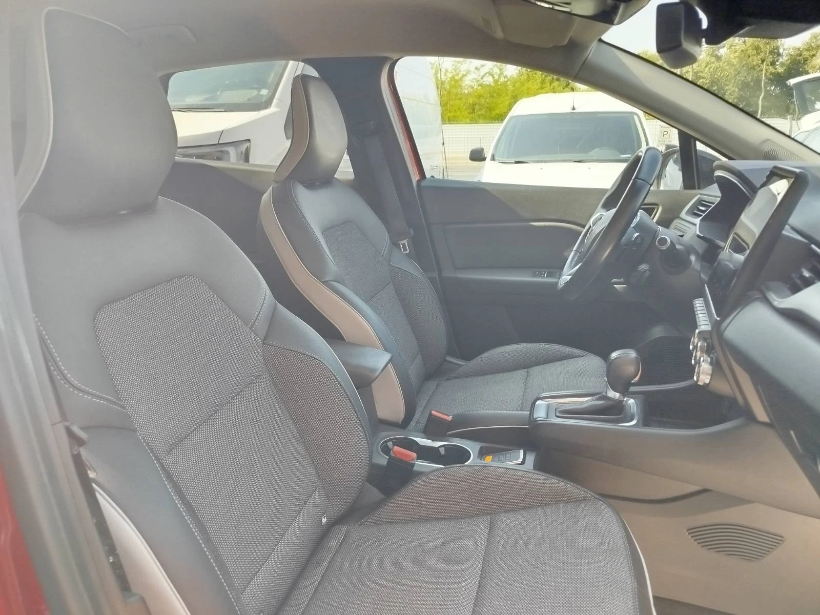 Renault Captur 1.3 TCe/140 к.с., снимка 13 - Автомобили и джипове - 55914427
