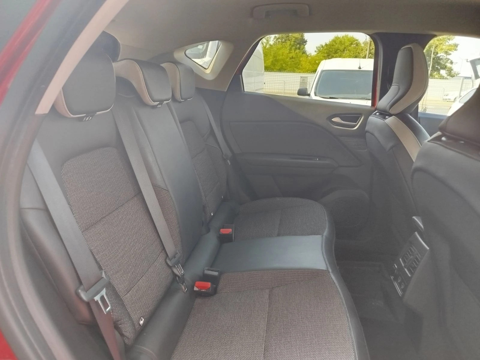 Renault Captur 1.3 TCe/140 к.с., снимка 17 - Автомобили и джипове - 55914427