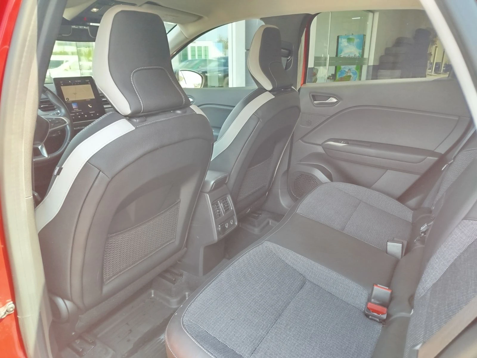 Renault Captur 1.3 TCe/140 к.с., снимка 14 - Автомобили и джипове - 55914427