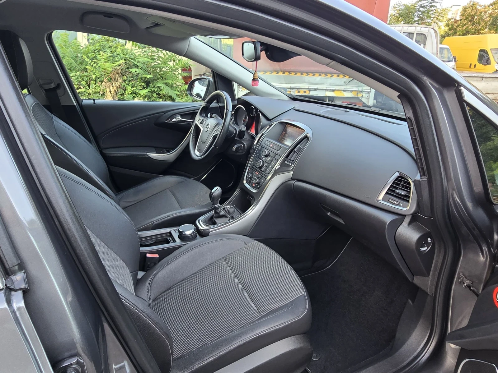Opel Astra 1.4-140ks- АГУ, снимка 13 - Автомобили и джипове - 56112667