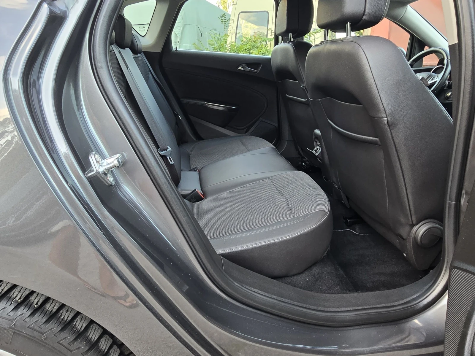 Opel Astra 1.4-140ks- АГУ, снимка 12 - Автомобили и джипове - 56112667