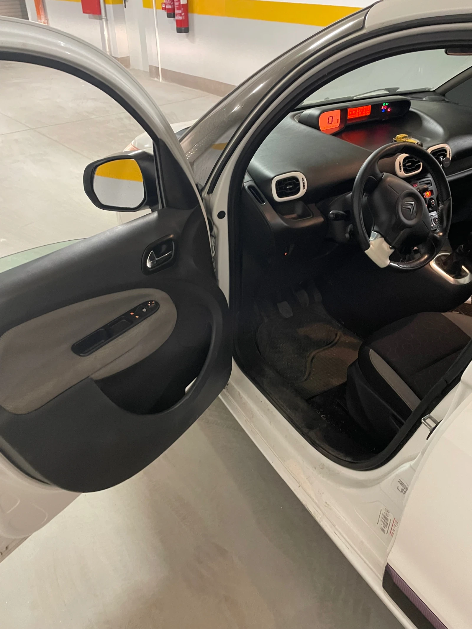 Citroen C3 Picasso, снимка 7 - Автомобили и джипове - 56167840