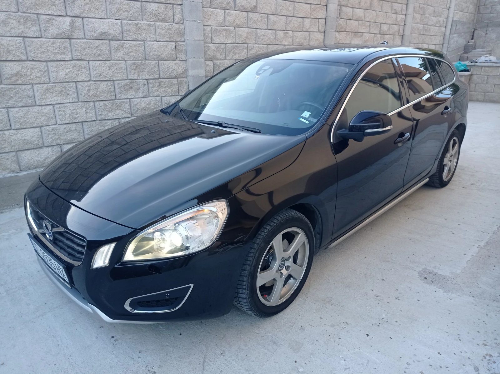 Volvo V60 Фул Екстри!Обслужена!