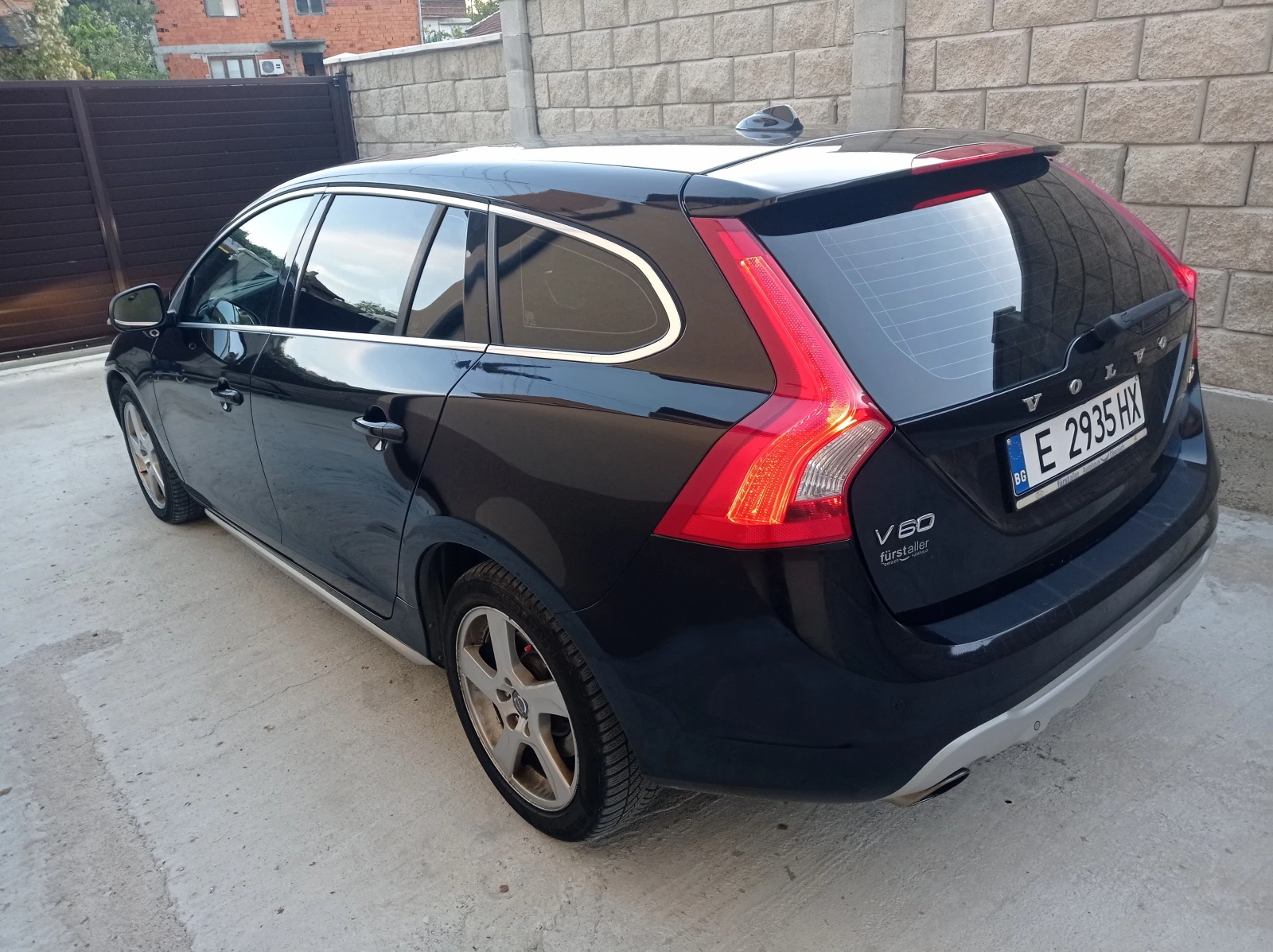 Volvo V60 Фул Екстри!Обслужена!, снимка 5 - Автомобили и джипове - 56637973