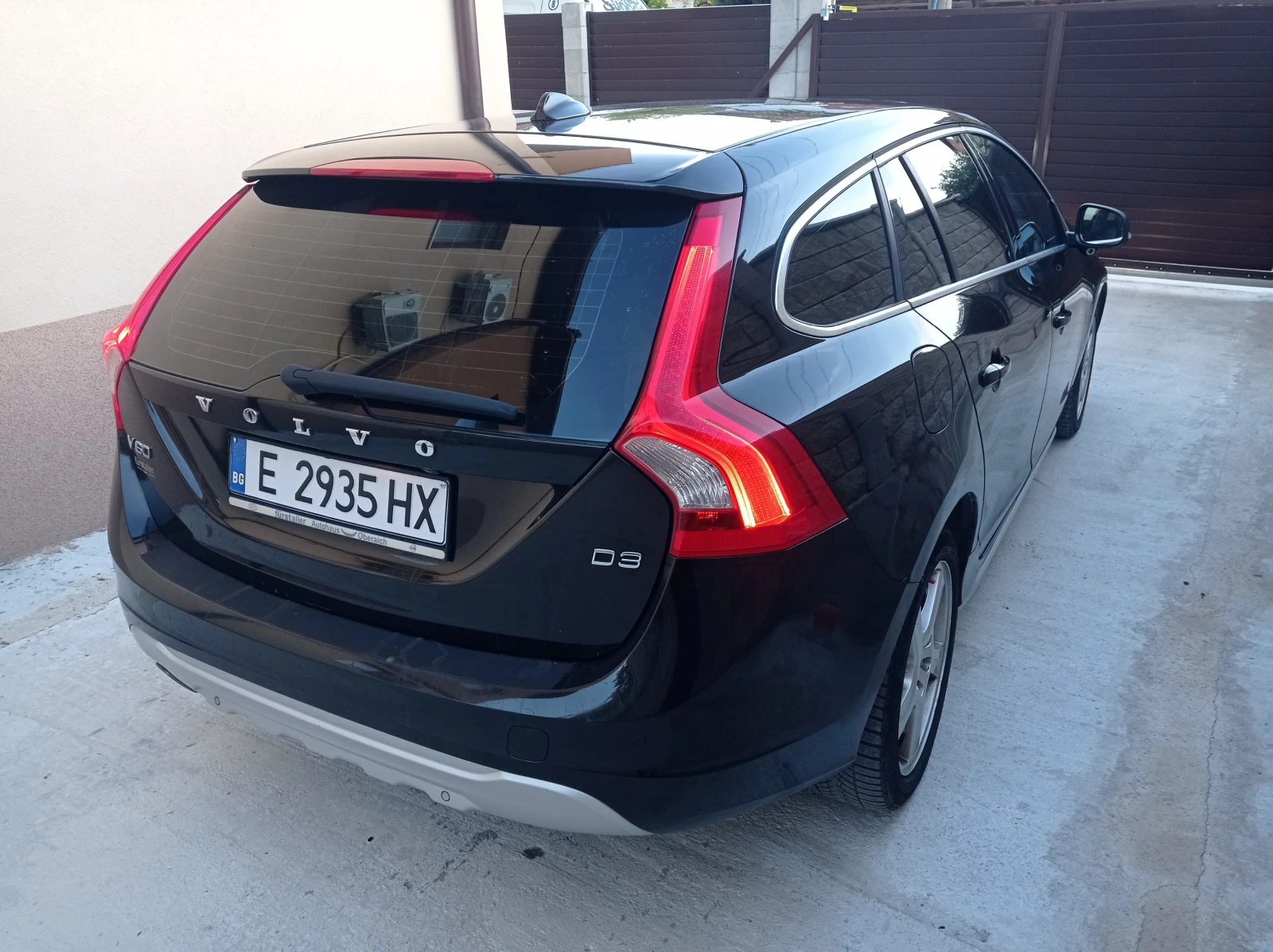 Volvo V60 Фул Екстри!Обслужена!, снимка 4 - Автомобили и джипове - 56637973