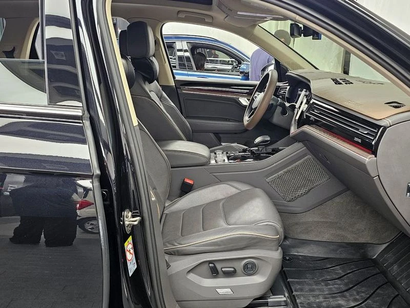VW Touareg 3.0 Automatic, снимка 11 - Автомобили и джипове - 55730522