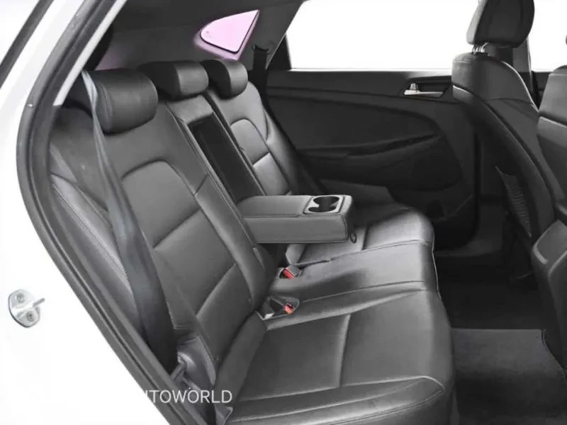 Hyundai Tucson 2.0 4WD STYLE SPECIAL, снимка 12 - Автомобили и джипове - 55733127