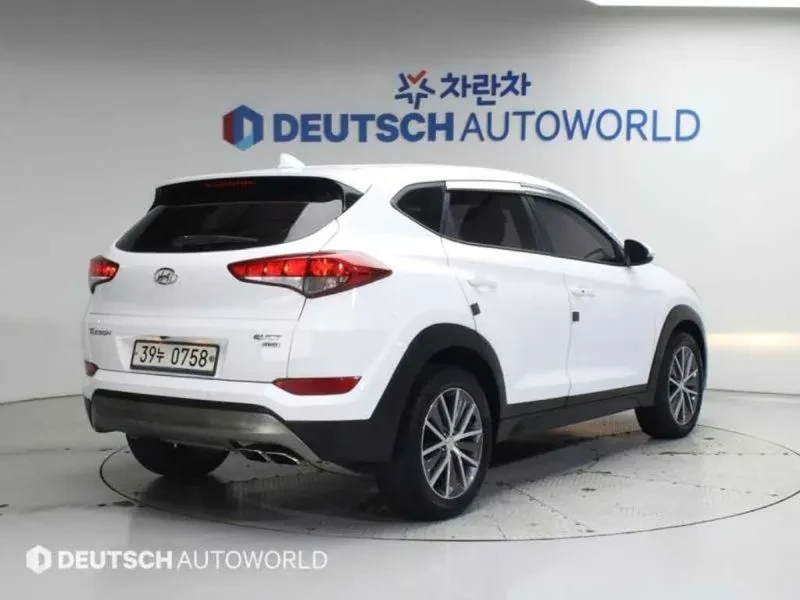 Hyundai Tucson 2.0 4WD STYLE SPECIAL, снимка 2 - Автомобили и джипове - 55733127