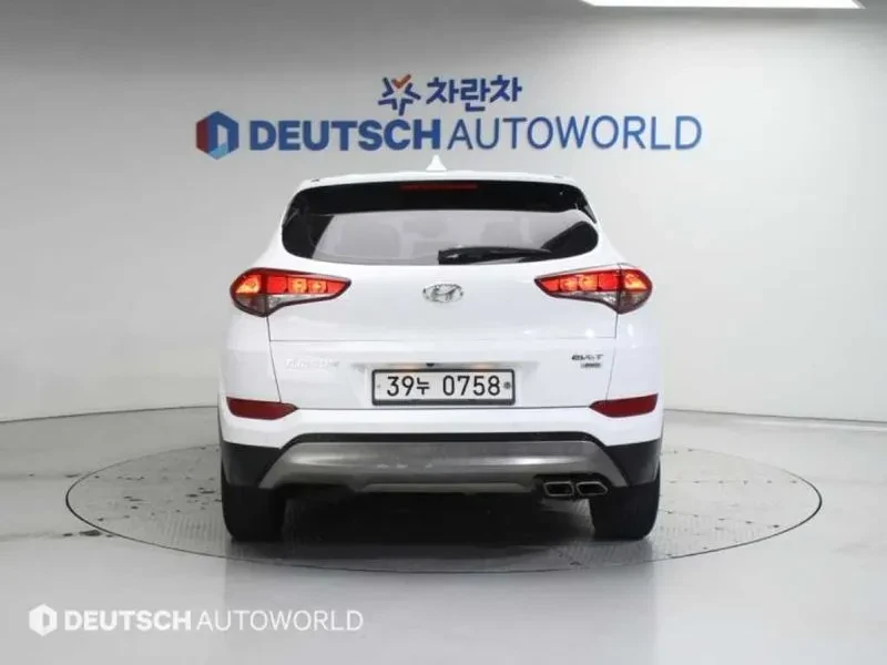 Hyundai Tucson 2.0 4WD STYLE SPECIAL, снимка 4 - Автомобили и джипове - 55733127