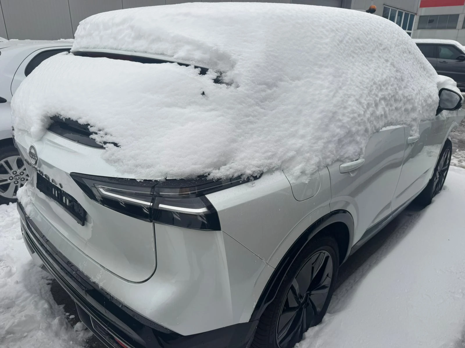 Nissan Qashqai 1.3HYBRID TEKNA 14000KM - изображение 3