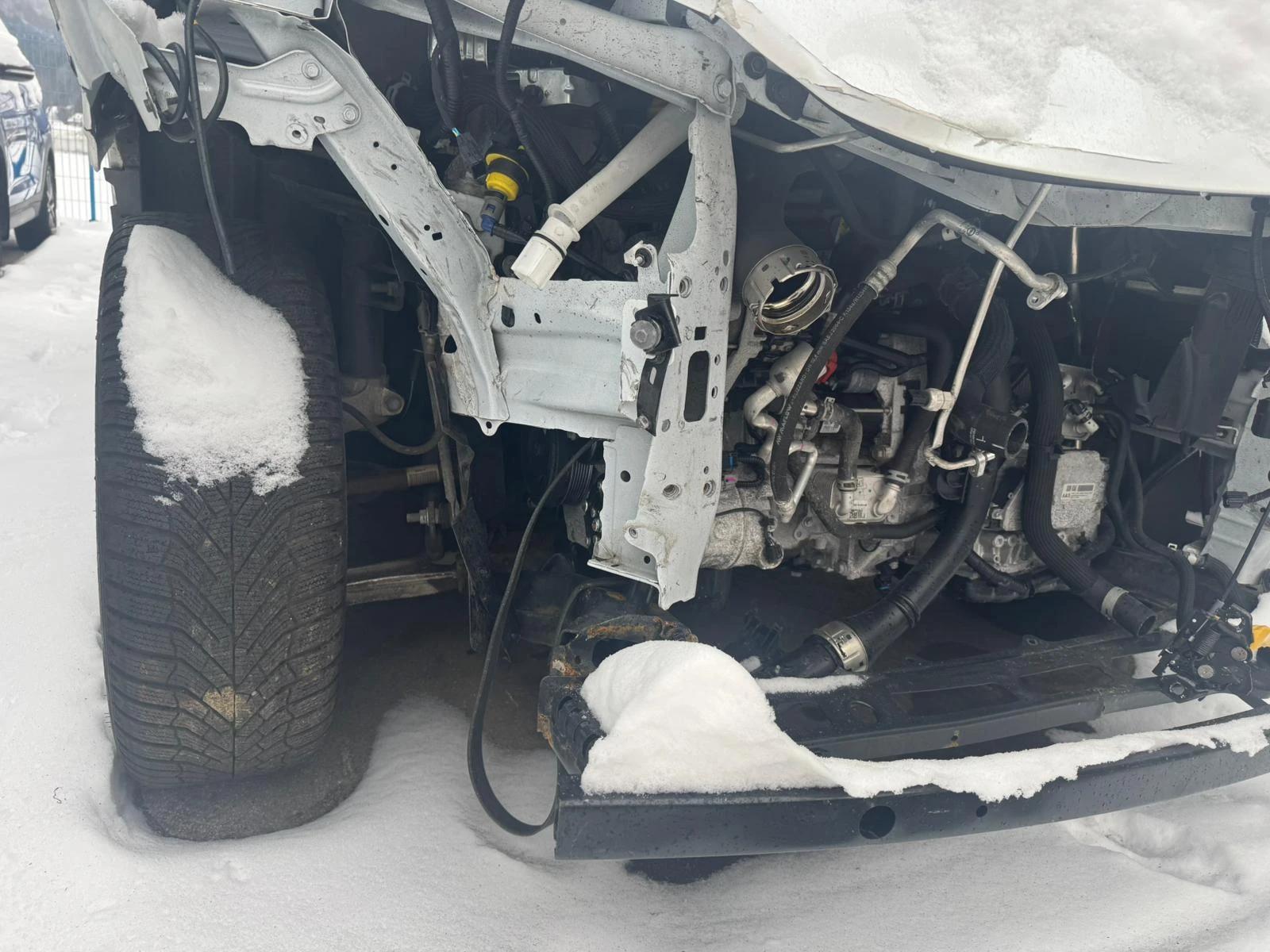 Nissan Qashqai 1.3HYBRID TEKNA 14000KM - изображение 4