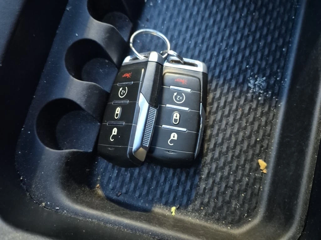 Dodge RAM 1500 * SPORT CREW CAB STD BED * CARFAX * ��� ���������� | Mobile.bg � ����������� 8