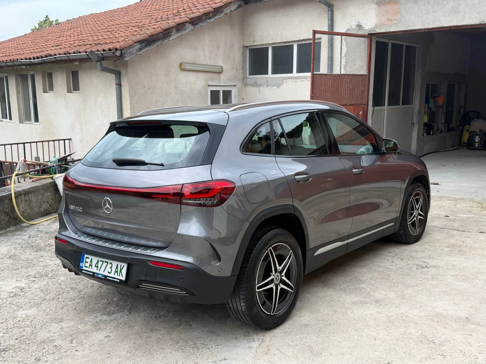 Mercedes-Benz EQA 250 PREMIUM, снимка 6 - Автомобили и джипове - 55102377