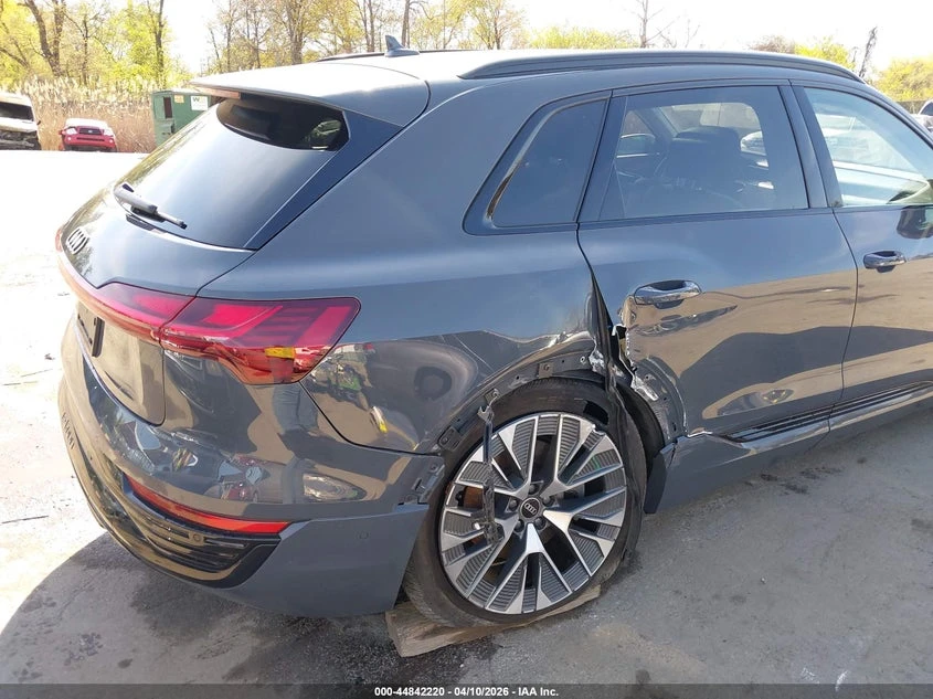 Audi Q8 E-Tron Prestige Quattro, снимка 6 - Автомобили и джипове - 55180692
